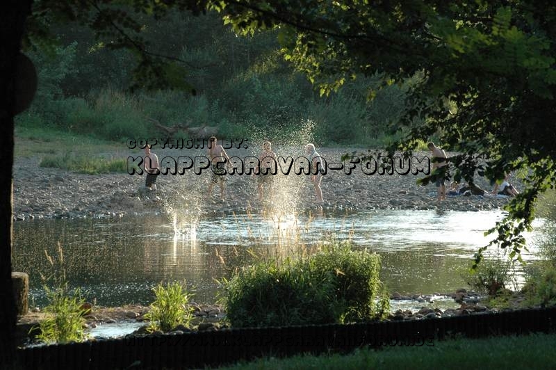 Hüpfende Steine - Camping Belle Rive - St.-Côme d'Olt - Aveyron